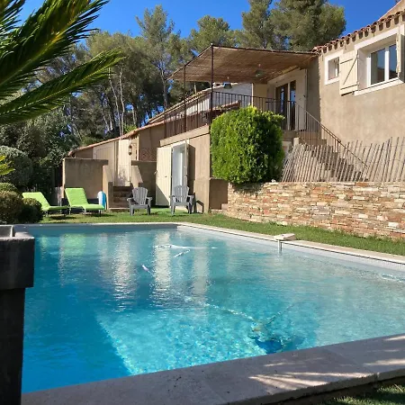 Maison Ensoleillee Au Milieu Des Pins Entre Et Cassis Villa *