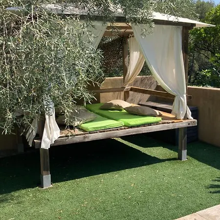 Maison Ensoleillee Au Milieu Des Pins Entre Et Cassis Marseille